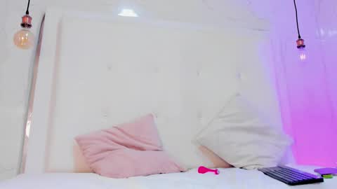 emilyadams0 online show from 09-19-25, 09:59