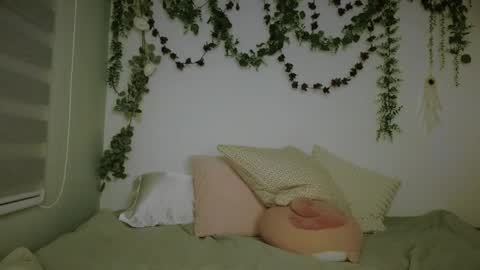 Snapshot of emilyalexa chatting on 05-24-26, 12:32 Emily Alexa online show from 05-24-26, 12:32