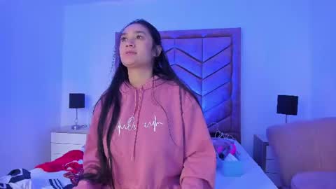Emilyyy online show from 06-19-26, 02:10