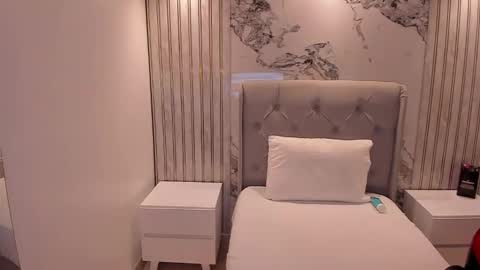  E M Y L Y  online show from 03-13-26, 12:34