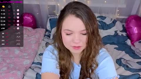 Snapshot of emilyart_ chatting on 11-10-25, 08:08 artist Emily online show from 11-10-25, 08:08