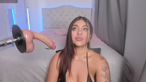 emilyborch online show from 06-19-26, 03:44