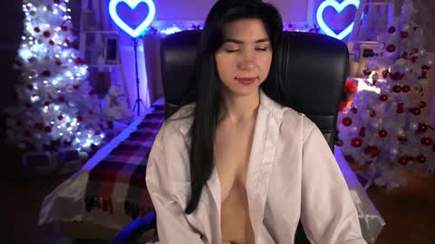 Snapshot of emilycandys chatting on 12-16-24, 01:00 Emy online show from 12-16-24, 01:00