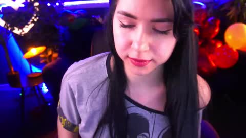 Snapshot of emilycandys chatting on 02-20-25, 07:55 Emy online show from 02-20-25, 07:55