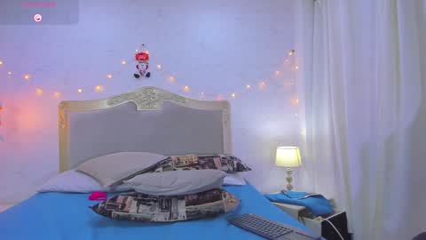 Snapshot of emilycastro_ chatting on 12-18-24, 05:52 Emily online show from 12-18-24, 05:52