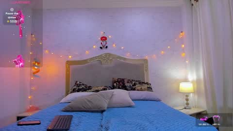 Snapshot of emilycastro_ chatting on 12-30-24, 01:58 Emily online show from 12-30-24, 01:58