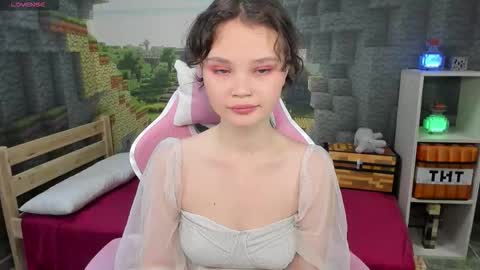 Emilyhaves online show from 09-18-25, 07:05