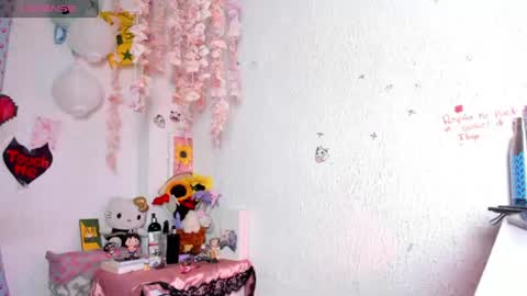 Snapshot of emilycollei chatting on 07-21-26, 10:39 Emily online show from 07-21-26, 10:39