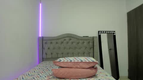 Camila online show from 01-04-25, 11:06