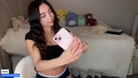 Snapshot of emilyfawn chatting on 09-19-25, 04:03 emilyfawn online show from 09-19-25, 04:03