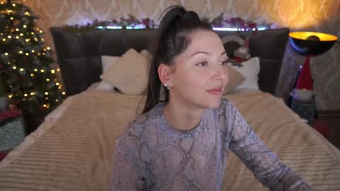 Snapshot of emilyhalls chatting on 12-25-24, 02:02 Emily online show from 12-25-24, 02:02