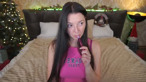 Snapshot of emilyhalls chatting on 01-08-25, 02:46 Emily online show from 01-08-25, 02:46