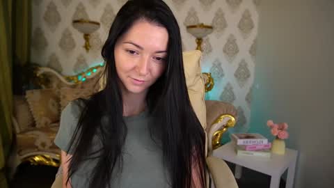 Snapshot of emilyhalls chatting on 01-18-25, 02:12 Emily online show from 01-18-25, 02:12