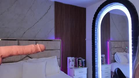 Emily Hendrix online show from 12-27-24, 07:46