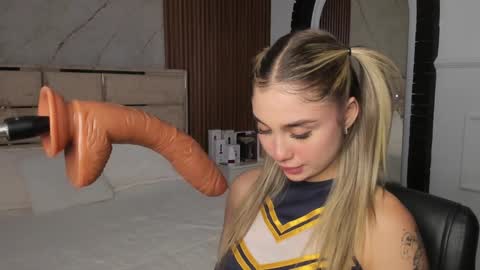 Emily Hendrix online show from 01-24-25, 08:43