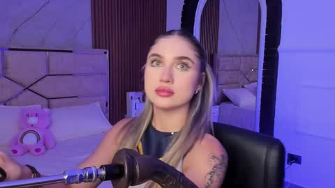 Emily Hendrix online show from 02-12-25, 09:01