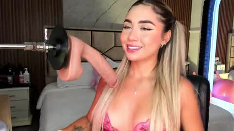 Emily Hendrix online show from 09-22-25, 08:33