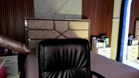 Emily Hendrix online show from 10-09-25, 08:07