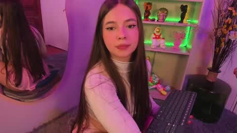 Snapshot of emilykarterr chatting on 12-01-24, 07:36 VALEEEN online show from 12-01-24, 07:36