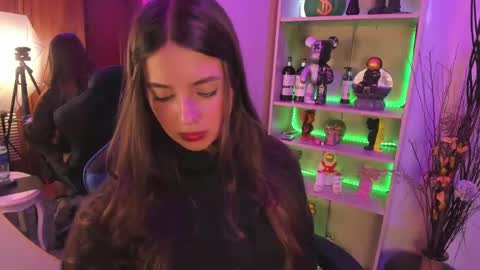 Snapshot of emilykarterr chatting on 12-04-24, 04:05 VALEEEN online show from 12-04-24, 04:05