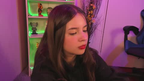 Snapshot of emilykarterr chatting on 12-04-24, 07:12 VALEEEN online show from 12-04-24, 07:12