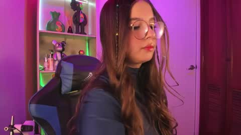 Snapshot of emilykarterr chatting on 12-08-24, 03:56 VALEEEN online show from 12-08-24, 03:56