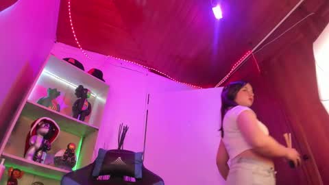 Snapshot of emilykarterr chatting on 12-14-24, 04:09 VALEEEN online show from 12-14-24, 04:09