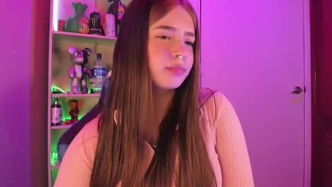 Snapshot of emilykarterr chatting on 12-30-24, 02:08 VALEEEN online show from 12-30-24, 02:08