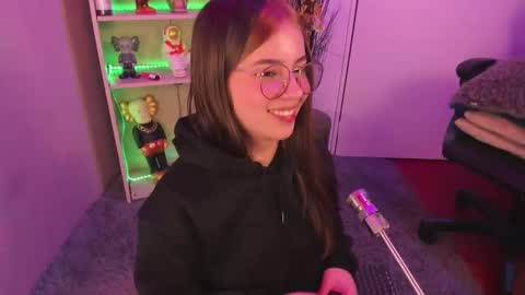 Snapshot of emilykarterr chatting on 01-04-25, 04:00 VALEEEN online show from 01-04-25, 04:00