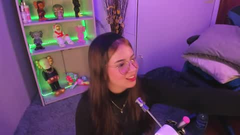 Snapshot of emilykarterr chatting on 01-12-25, 04:08 VALEEEN online show from 01-12-25, 04:08