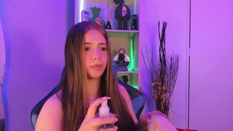 Snapshot of emilykarterr chatting on 01-15-25, 03:50 VALEEEN online show from 01-15-25, 03:50