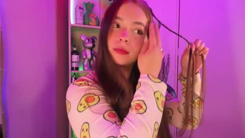 Snapshot of emilykarterr chatting on 01-17-25, 03:53 VALEEEN online show from 01-17-25, 03:53