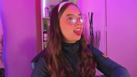 Snapshot of emilykarterr chatting on 01-18-25, 03:38 VALEEEN online show from 01-18-25, 03:38