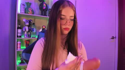 Snapshot of emilykarterr chatting on 01-19-25, 03:53 VALEEEN online show from 01-19-25, 03:53