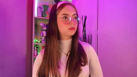 Snapshot of emilykarterr chatting on 01-23-25, 03:54 VALEEEN online show from 01-23-25, 03:54