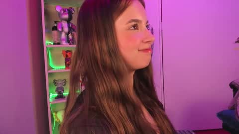 Snapshot of emilykarterr chatting on 01-24-25, 07:39 VALEEEN online show from 01-24-25, 07:39