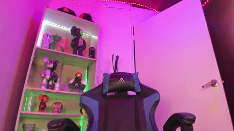 Snapshot of emilykarterr chatting on 01-25-25, 06:57 VALEEEN online show from 01-25-25, 06:57