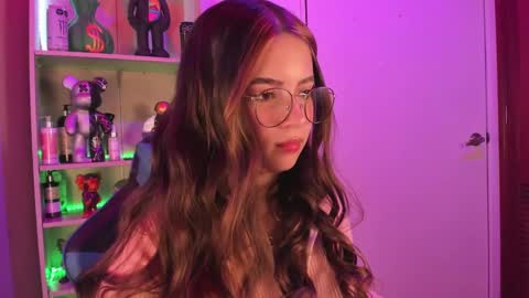 Snapshot of emilykarterr chatting on 01-26-25, 03:47 VALEEEN online show from 01-26-25, 03:47