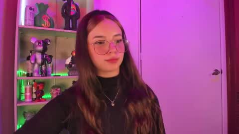 Snapshot of emilykarterr chatting on 01-28-25, 03:57 VALEEEN online show from 01-28-25, 03:57