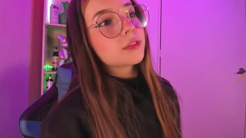 Snapshot of emilykarterr chatting on 02-02-25, 03:49 VALEEEN online show from 02-02-25, 03:49