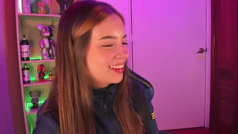 Snapshot of emilykarterr chatting on 02-16-25, 04:10 VALEEEN online show from 02-16-25, 04:10