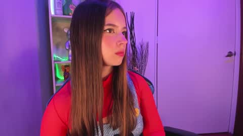 Snapshot of emilykarterr chatting on 03-07-25, 04:00 VALEEEN online show from 03-07-25, 04:00