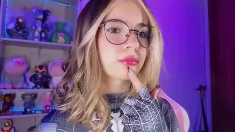 Snapshot of emilykarterr chatting on 09-09-25, 04:39 VALEEEN online show from 09-09-25, 04:39