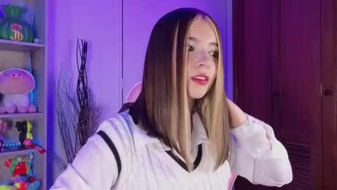 Snapshot of emilykarterr chatting on 09-14-25, 06:18 VALEEEN online show from 09-14-25, 06:18