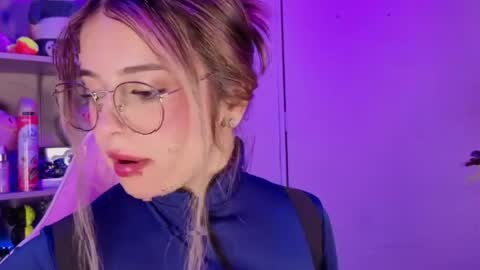 Snapshot of emilykarterr chatting on 04-02-26, 02:58 VALEEEN online show from 04-02-26, 02:58