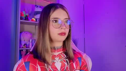Snapshot of emilykarterr chatting on 04-10-26, 03:17 VALEEEN online show from 04-10-26, 03:17