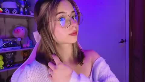 Snapshot of emilykarterr chatting on 04-20-26, 03:15 VALEEEN online show from 04-20-26, 03:15