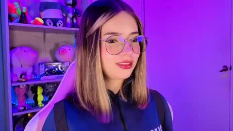 Snapshot of emilykarterr chatting on 04-22-26, 03:02 VALEEEN online show from 04-22-26, 03:02
