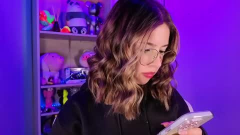 Snapshot of emilykarterr chatting on 04-30-26, 03:29 VALEEEN online show from 04-30-26, 03:29