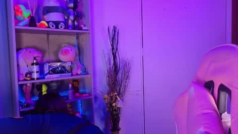 Snapshot of emilykarterr chatting on 05-02-26, 03:17 VALEEEN online show from 05-02-26, 03:17